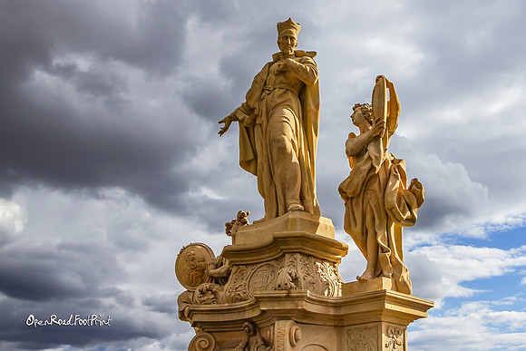 Such a presence along the Charles Bridge  |OFa1050|