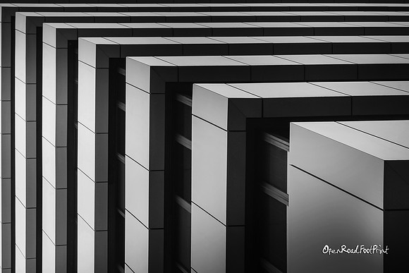 Straight edged monochrome |OFa1287|